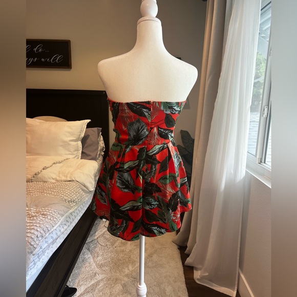 Vici-STRAPLESS FLORAL PRINTED TIE FRONT ROMPER - Picture 6 of 7